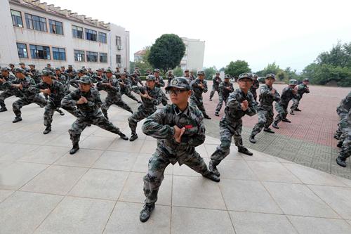 李藝連:總結過去,我們旗開得勝;正視現在,我們穩步前進;展望未來,我們豪情滿懷!