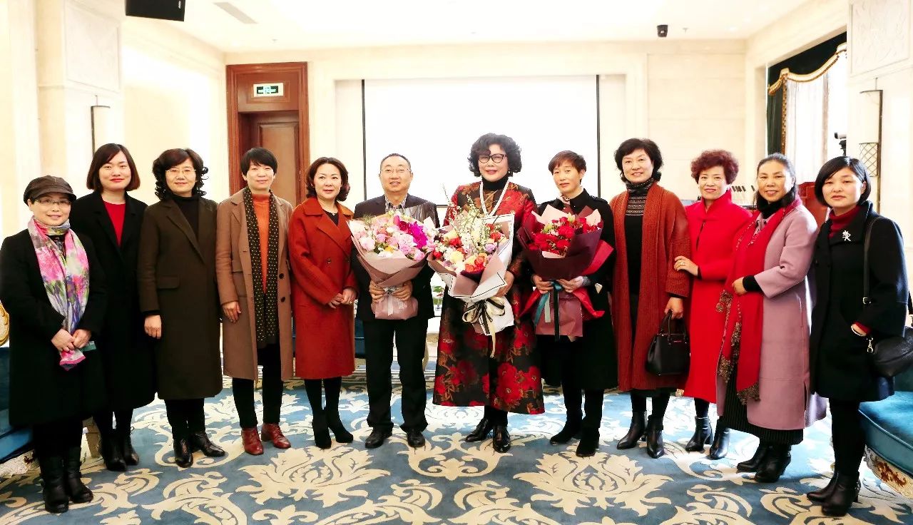 ☆社會各界歡送李藝連代表赴京出席全國“兩會”