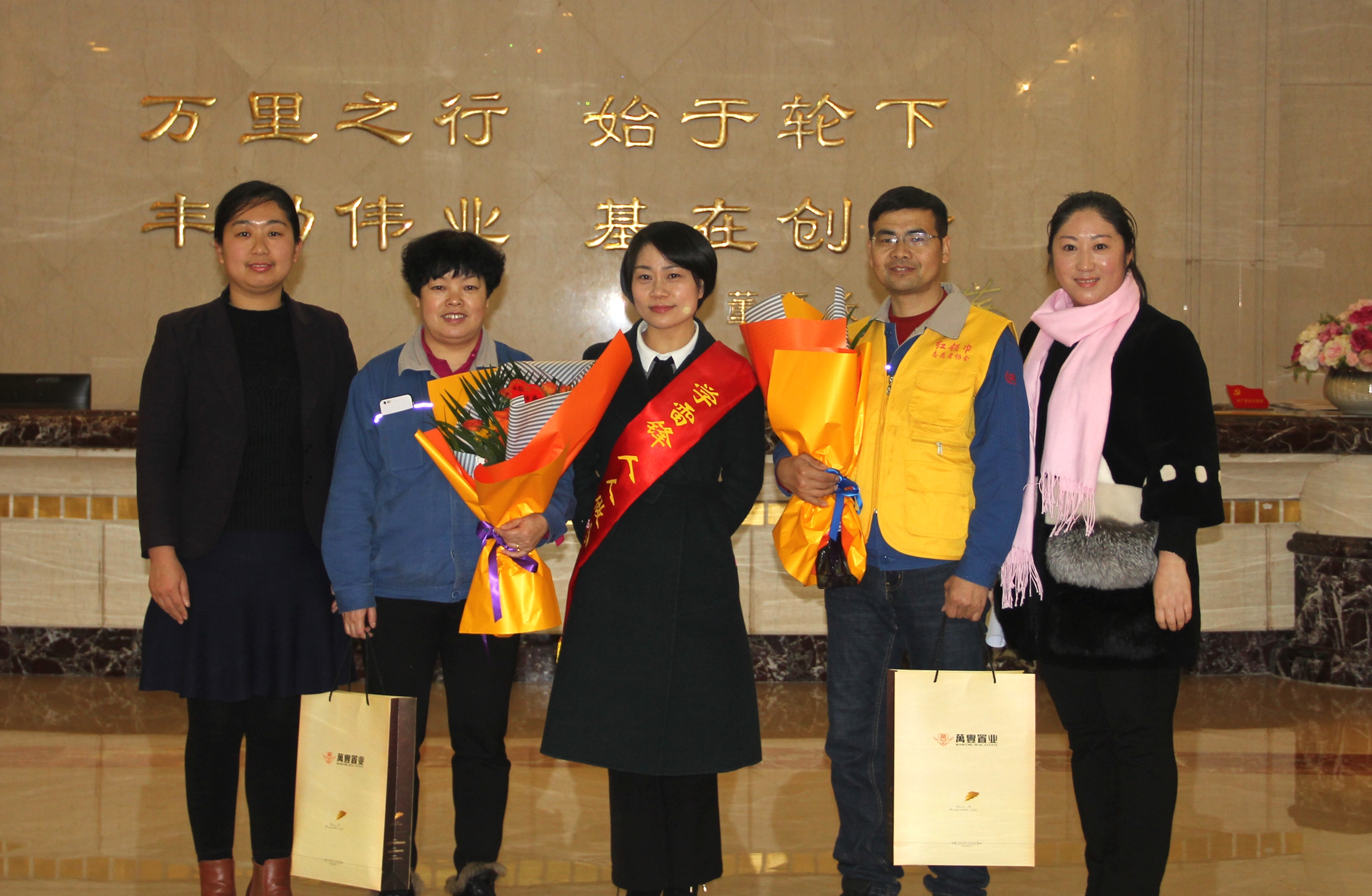 “萬朵鮮花送雷鋒”——為ku娛樂真人體育平臺下載好人點贊