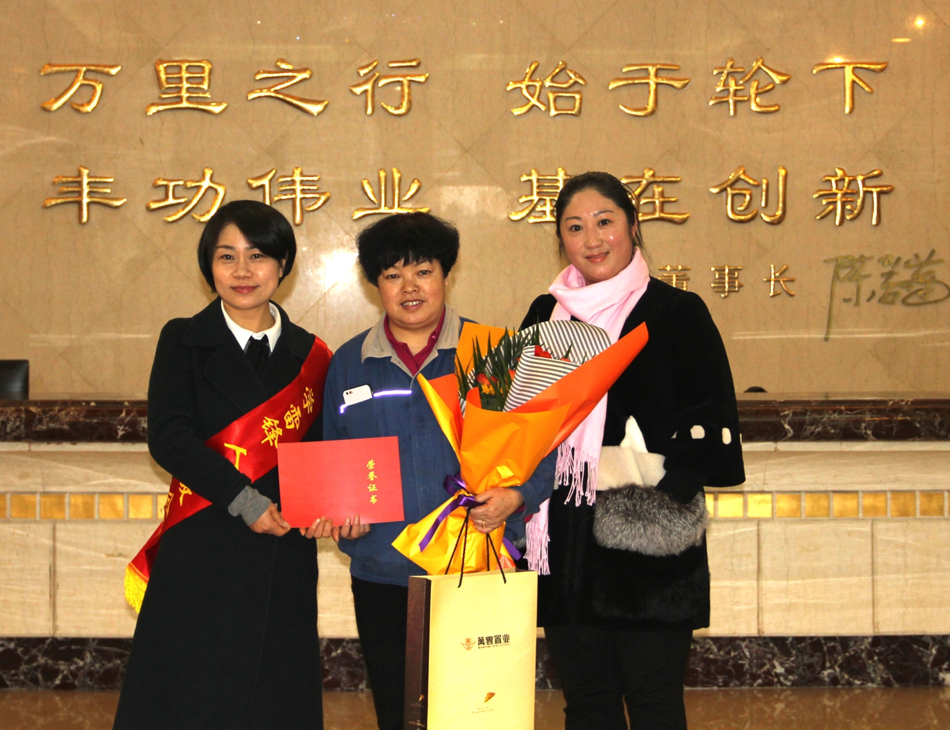 “萬朵鮮花送雷鋒”——為ku娛樂真人體育平臺下載好人點贊