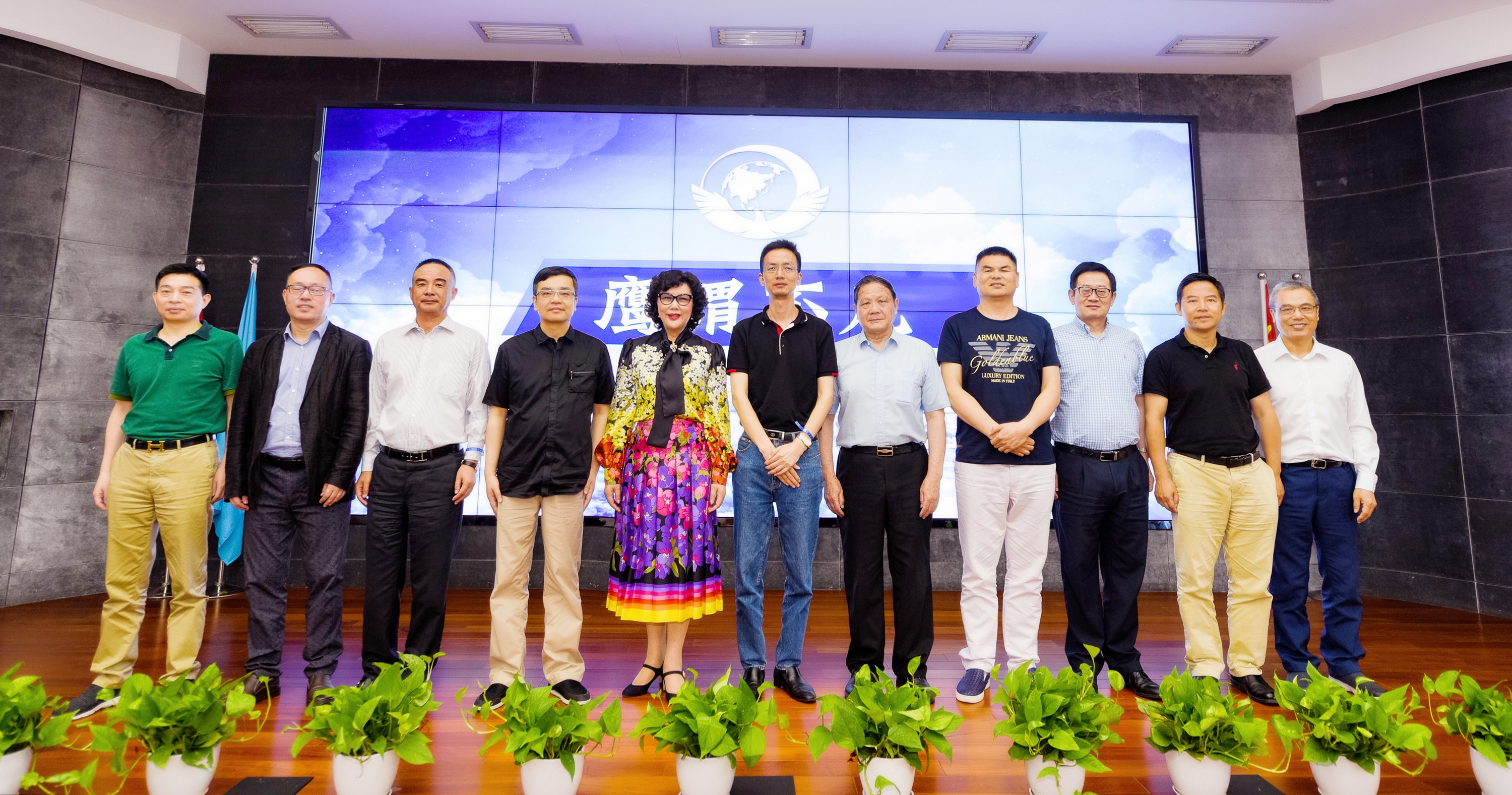 一路芳華:ku娛樂真人體育平臺下載集團董事局主席李藝連出席求是強鷹十五期結業典禮